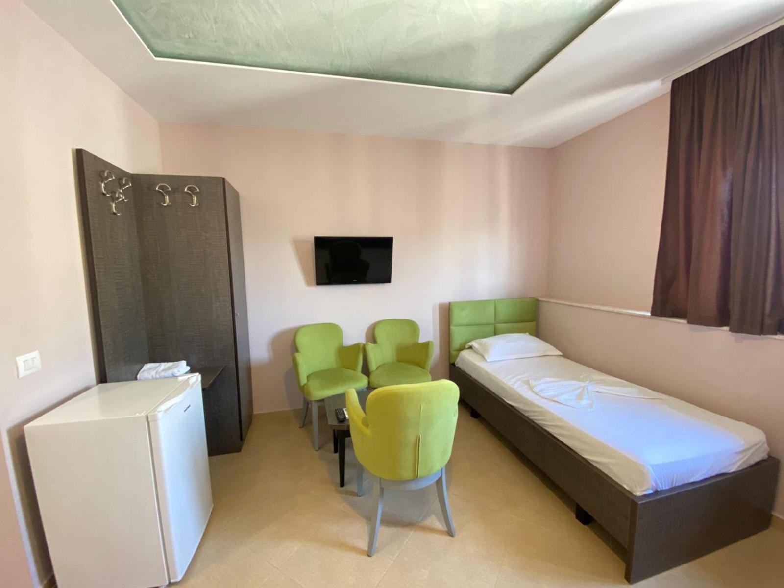 Hotel Fish Land Plazhi San Pietro Exteriör bild